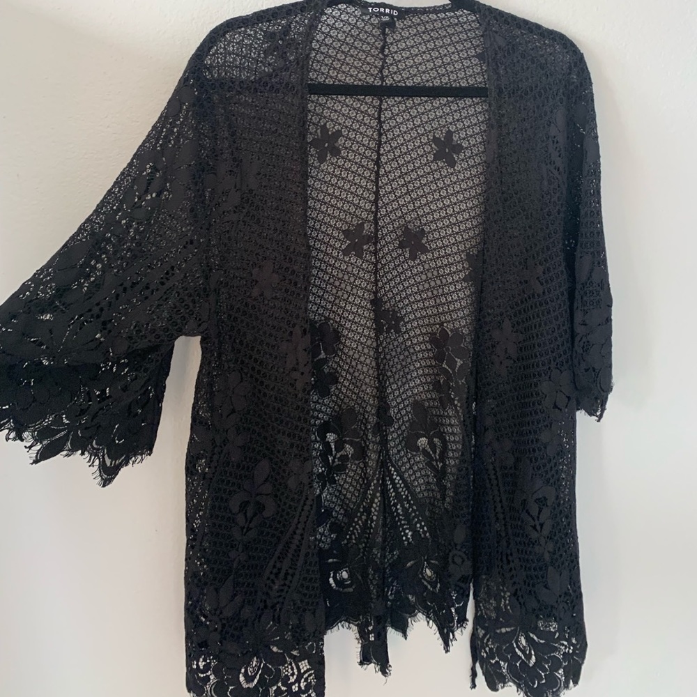 Torrid black lace kimono size 1/2
